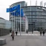 Σημαίες της Ευρωπαϊκής Ένωσης μπροστά από το Ευρωπαϊκό Κοινοβούλιο στο Στρασβούργο