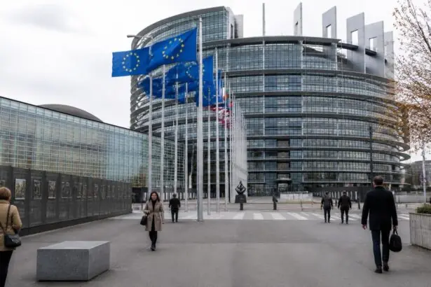 Σημαίες της Ευρωπαϊκής Ένωσης μπροστά από το Ευρωπαϊκό Κοινοβούλιο στο Στρασβούργο