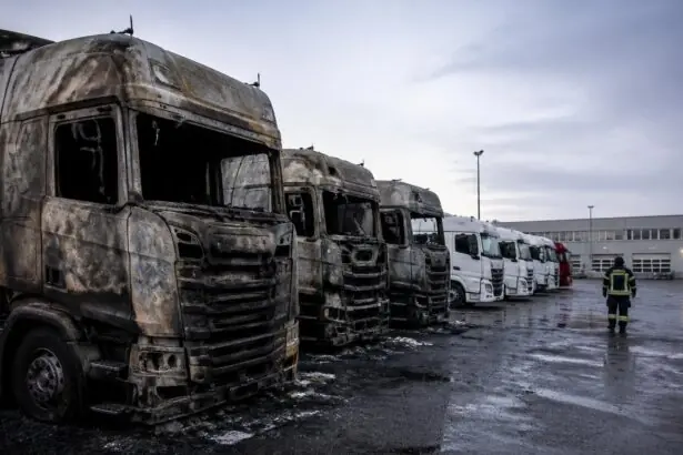 Καμένα φορτηγά σε συμβολική απεικόνιση εγκατάστασης επαγγελματικών οχημάτων στη Λειψία