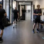 Αθλητές σε αποδυτήρια ερασιτεχνικού αθλητικού συλλόγου στην Ολλανδία