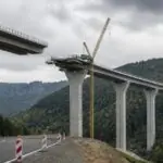 Συμβολική απεικόνιση ημιτελούς οδικής γέφυρας στην περιοχή Pirna της Σαξονίας στη Γερμανία